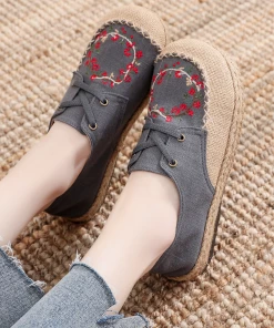 TC Cactus Rose | Wreath Floral Embroidered Linen Boat Shoe - Grey New In Shoes