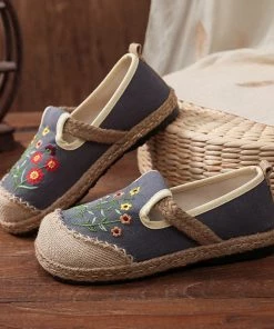 TC Blossom Daisy Embroidered Round Toe Espadrilles - Cactus Rose New In Shoes 21 TC Blossom Daisy Embroidered Round Toe Espadrilles - Cactus Rose New In Shoes