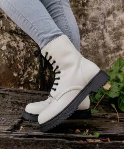 YL New In Shoes En Bloom | Classic Martin Boot - White