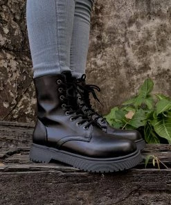YL New In Shoes En Bloom | Classic Martin Boot - Black