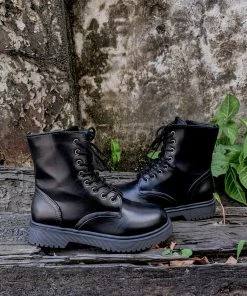 YL New In Shoes En Bloom | Classic Martin Boot - Black