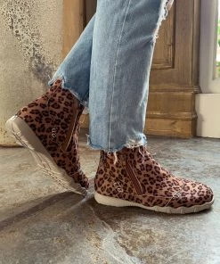 YL En Bloom | Brown Leopard Plush-Lined Low Ankle Boot