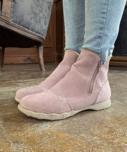 YL En Bloom | Baby Pink Plush-Lined Low Ankle Boot