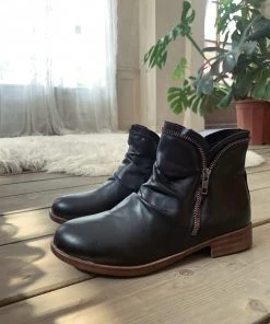 YL New In Shoes En Bloom | Black Side Zip Ruched Ankle Boot