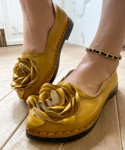 XR Shop Sandals Rumour Has It | Rose Head Tassel-Accent Joyce Loafers