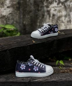 HYHE EN BLOOM | Daisy Print Canvas Sneaker - Black New In Shoes