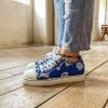 HYHE EN BLOOM | Lily Print Ripped Trim Sneaker - Blue