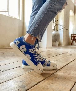 HYHE EN BLOOM | Lily Print Ripped Trim Sneaker - Blue