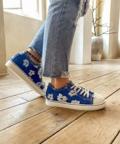 HYHE EN BLOOM | Lily Print Ripped Trim Sneaker - Blue