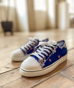 HYHE EN BLOOM | Blossom Ripped Trim Sneaker - Navy