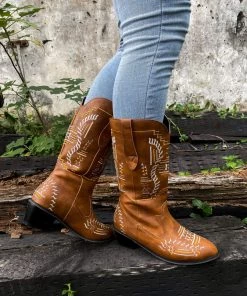 YL En Bloom | Geometric Embroidered Knee Cowboy Boots - Tan 14 YL En Bloom | Geometric Embroidered Knee Cowboy Boots - Tan