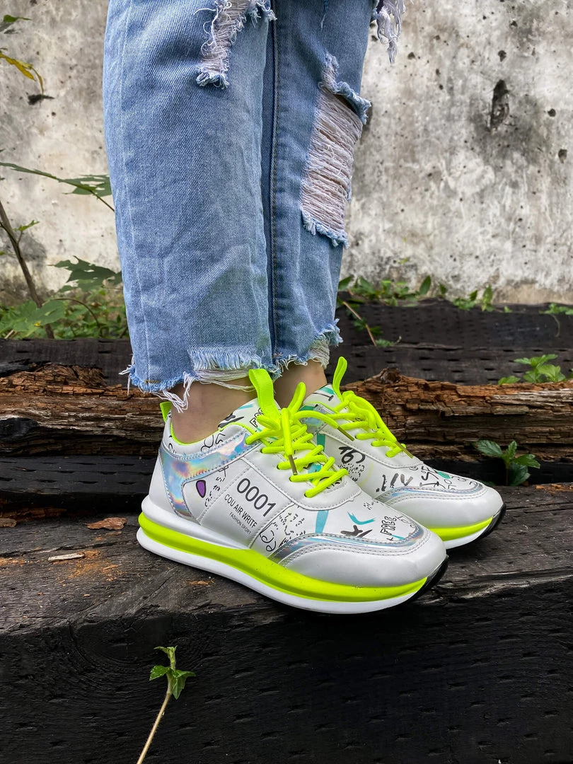 YL New In Shoes En Bloom | Neon Color Font Print Sneaker - Green 7 YL New In Shoes En Bloom | Neon Color Font Print Sneaker - Green