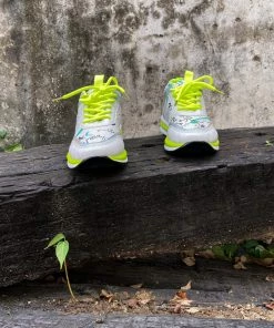 YL New In Shoes En Bloom | Neon Color Font Print Sneaker - Green 14 YL New In Shoes En Bloom | Neon Color Font Print Sneaker - Green