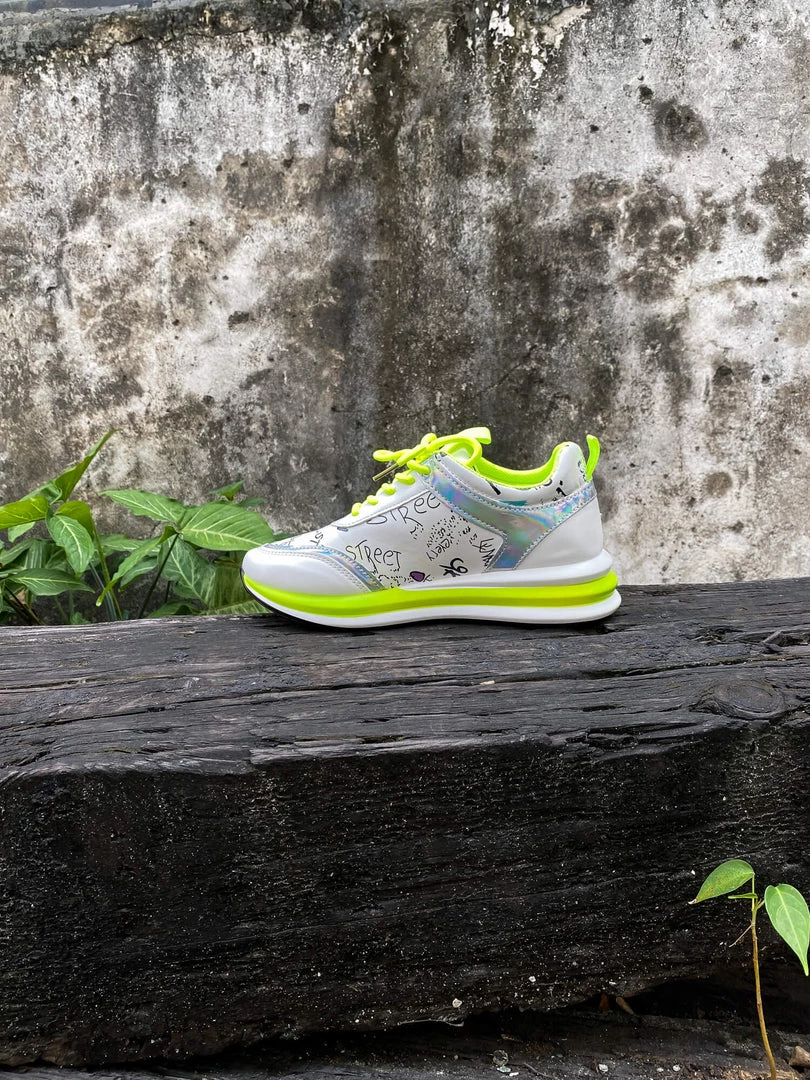 YL New In Shoes En Bloom | Neon Color Font Print Sneaker - Green 4 YL New In Shoes En Bloom | Neon Color Font Print Sneaker - Green