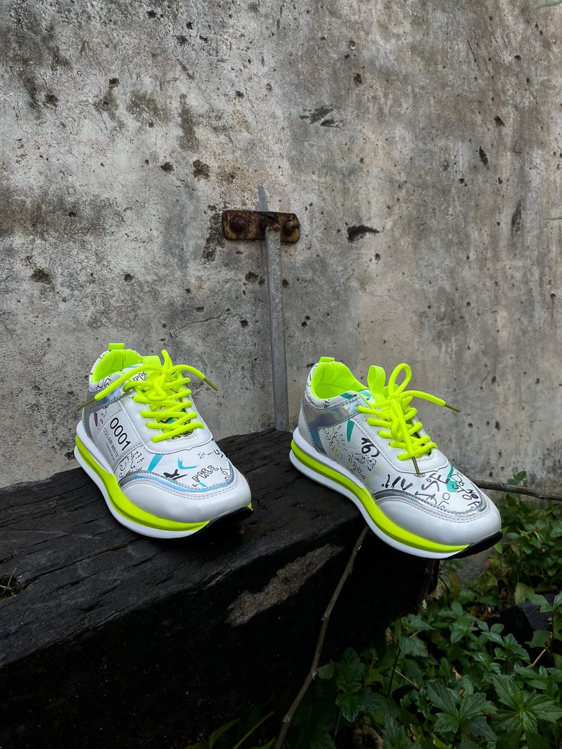 YL New In Shoes En Bloom | Neon Color Font Print Sneaker - Green 3 YL New In Shoes En Bloom | Neon Color Font Print Sneaker - Green