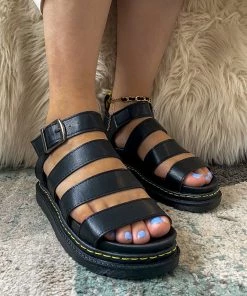 YL New In Shoes En Bloom | Black Trip-Strap Buckled Strap Flat Sandals - Women