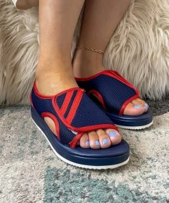 New In Shoes Mesh Active Sandal | En Bloom