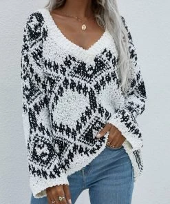 MY Clothing Smaibulun | Geometric Pattern Ripped Side Hem Sweater - Cream