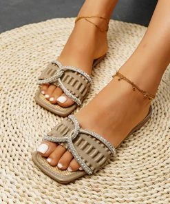 HT NEW ARRIVALS EN BLOOM | TWISTED RHINESTONES SLIDE KHAKI