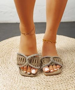 HT NEW ARRIVALS EN BLOOM | TWISTED RHINESTONES SLIDE KHAKI