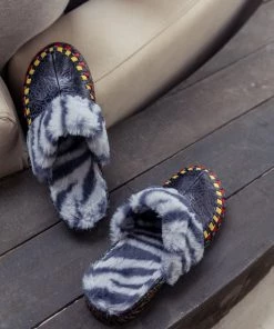 NEW ARRIVALS SOFFIA | Floral Embossed Wool Lined Leather Slipper - Navy Black