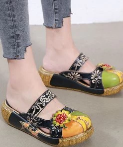 JF SOFFIA | FLORAL-APPLIQUE LEATHER PLATFORM SANDAL