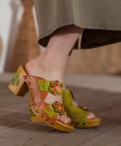 SOFFIA | DAISY APPLIQUE GENUINE LEATHER SLIDE NEW ARRIVALS