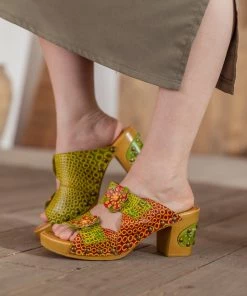 SOFFIA | DAISY APPLIQUE GENUINE LEATHER SLIDE NEW ARRIVALS