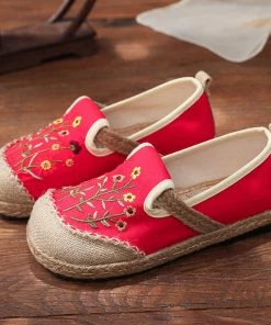 TC Blossom Daisy Embroidered Round Toe Espadrilles - Cactus Rose New In Shoes 24 TC Blossom Daisy Embroidered Round Toe Espadrilles - Cactus Rose New In Shoes