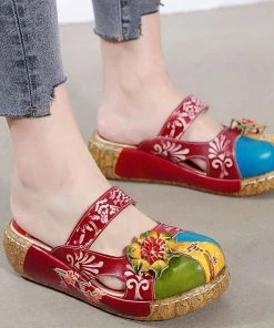 JF SOFFIA | FLORAL-APPLIQUE LEATHER PLATFORM SANDAL RED