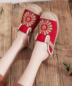TC Round Peacock Tail Embroidered Mules - Cactus Rose Shop Sandals