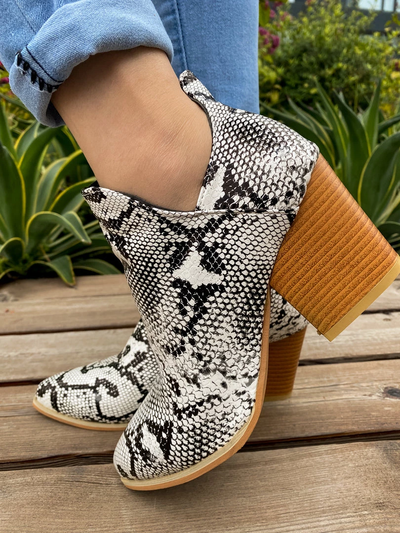 HYHE Side Cut Angled Snake Print Ankle Boot - EN BLOOM 2 HYHE Side Cut Angled Snake Print Ankle Boot - EN BLOOM