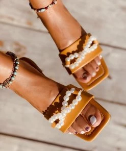 HT New In Shoes En Bloom | Tan Pearl Chain Slides Flat Sandals