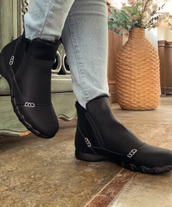 YL En Bloom | Black Plush-Lined Low Ankle Boot New In Shoes