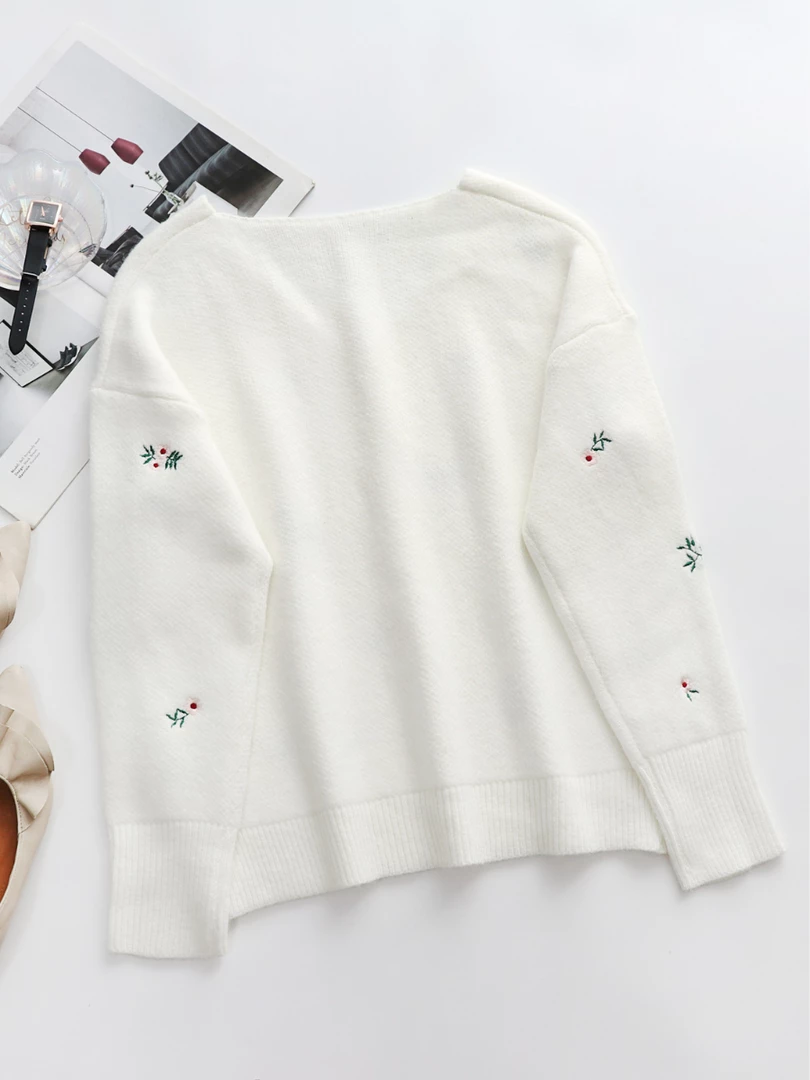 MY New In Clothing Smaibulun | White Low V-neck Daisy Embroidered Knit Sweater 5 MY New In Clothing Smaibulun | White Low V-neck Daisy Embroidered Knit Sweater