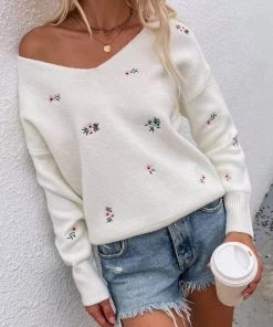 MY New In Clothing Smaibulun | White Low V-neck Daisy Embroidered Knit Sweater 11 MY New In Clothing Smaibulun | White Low V-neck Daisy Embroidered Knit Sweater