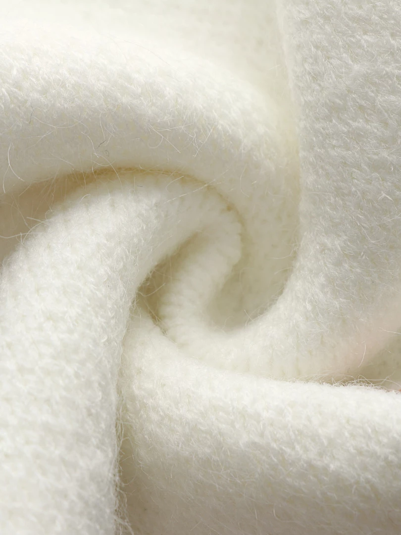 MY New In Clothing Smaibulun | White Low V-neck Daisy Embroidered Knit Sweater 7 MY New In Clothing Smaibulun | White Low V-neck Daisy Embroidered Knit Sweater