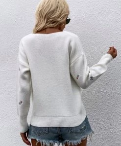 MY New In Clothing Smaibulun | White Low V-neck Daisy Embroidered Knit Sweater 15 MY New In Clothing Smaibulun | White Low V-neck Daisy Embroidered Knit Sweater